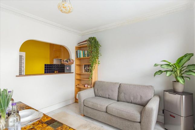 8E, Castletown Road, London photo 3