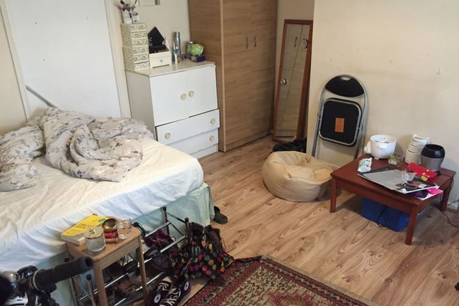 19 Cleveland Road, Uxbridge photo 2
