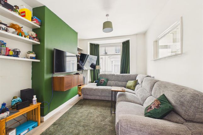 6, Athletic Grove, Hull photo 2