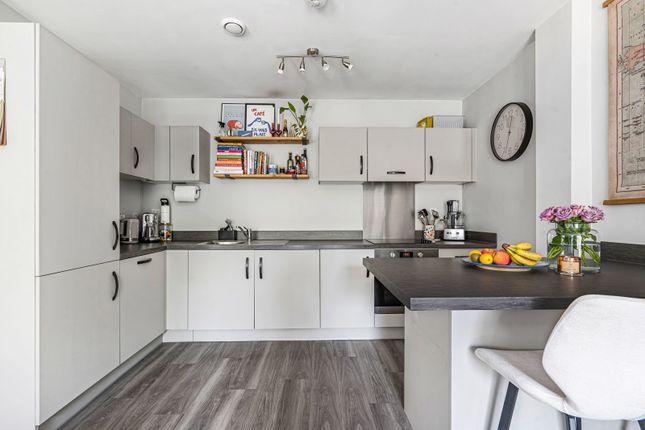 Flat 10, Valence House, 1, Threadneedle Road, Farnham photo 3