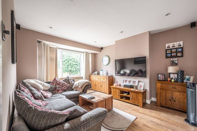Thumbnail Flat for sale in Oakleigh Crescent, Whetstone, London