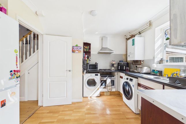 143, Rickman Hill, Coulsdon photo 4