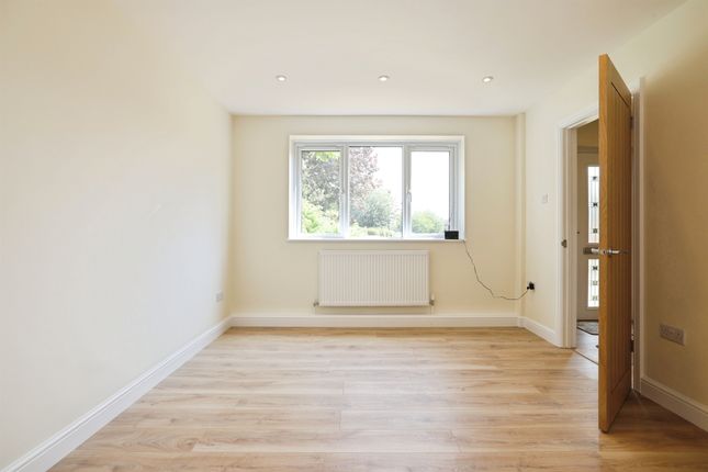 19, Bishop Road, Calne photo 3