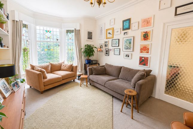 12, Larchmont, Bradford photo 3