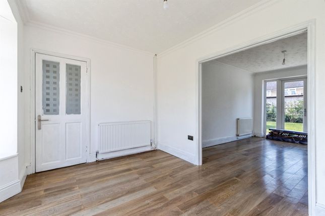 103, Hansby Drive, Leeds photo 4