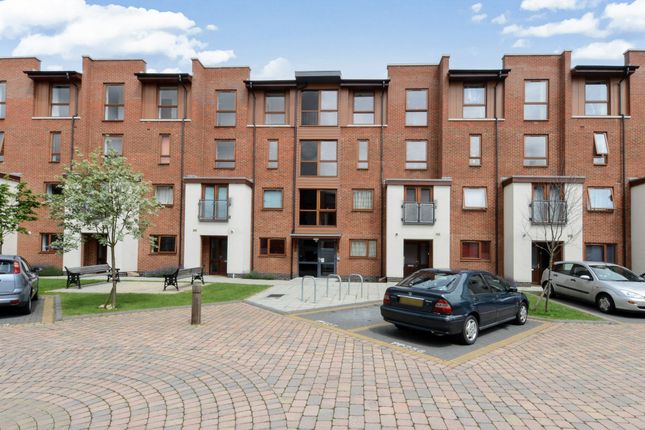 Flat to rent in Commonwealth Drive, Tomlin Court Commonwealth Drive