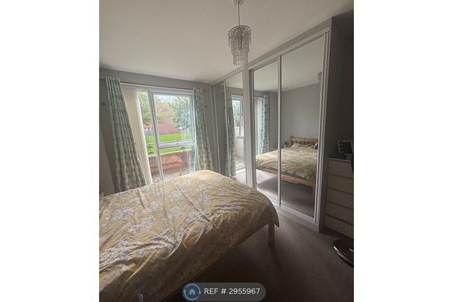 Flat, Smith House Matthews Close, Wembley photo 3