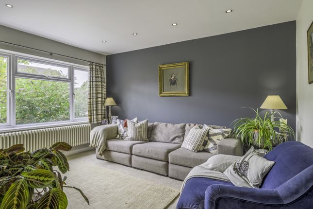 6, Robert Franklin Way, Cirencester photo 4