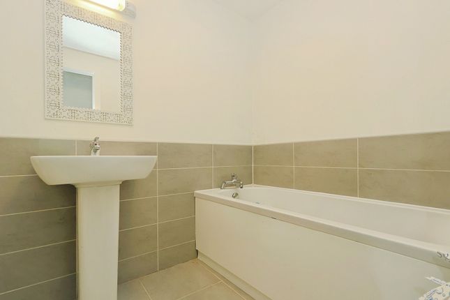 Flat 17, 613 Stanningley Road, Leeds photo 3