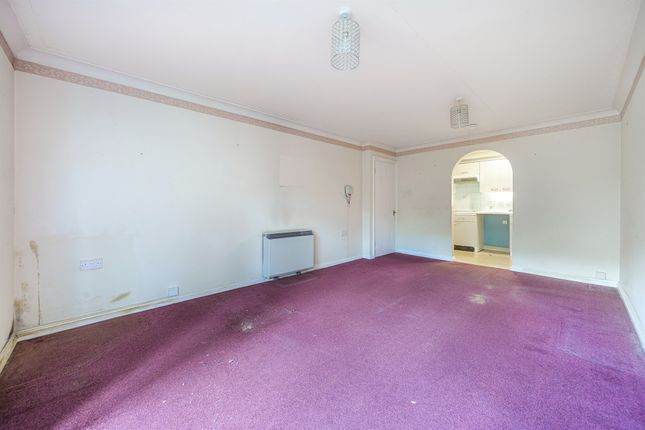 30, Crescent Dale, Shoppenhangers Road, Maidenhead photo 4