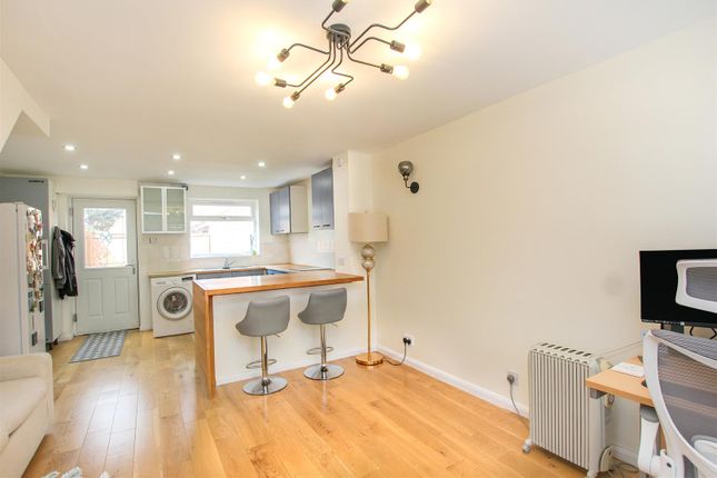 19, Lupin Close, Kettering photo 4