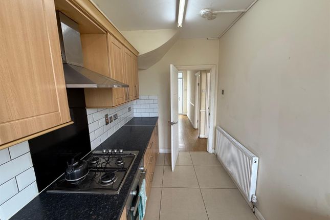 47, Burns Avenue, Southall photo 3
