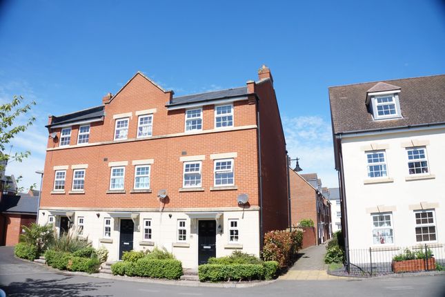 Thumbnail Town house for sale in Birkdale Close, Swindon
