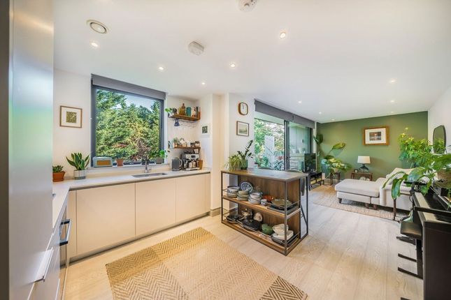 Flat 8, 6, Indigo Square, Surbiton photo 2