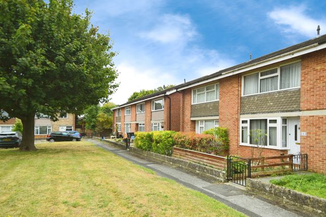 Thumbnail Terraced house for sale in Hathaway Road, Swindon