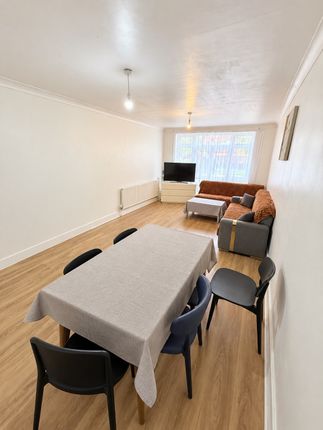 37 Upsdell Avenue, London photo 2