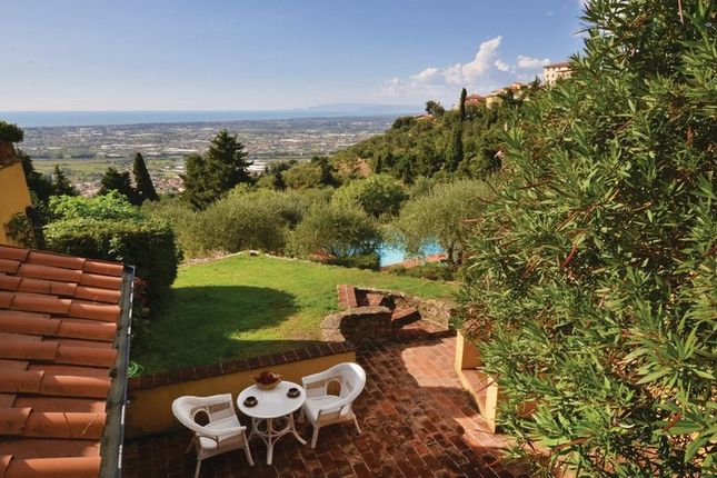 Villa for sale in Bargecchia-Corsanico, Camaiore, Lucca, Tuscany, Italy