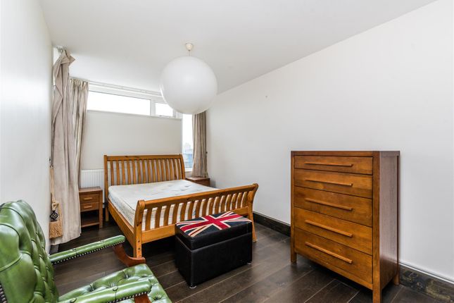 Flat 55, Sherston Court, Elephant and Castle photo 4