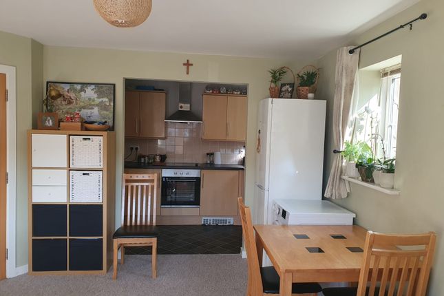 14 Towpath, The Moorings, Swindon photo 3