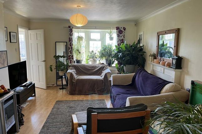 24, Goldthorpe Gardens, Reading photo 3