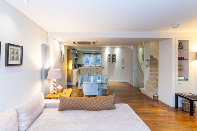 90 Woodsford Square, London photo 3