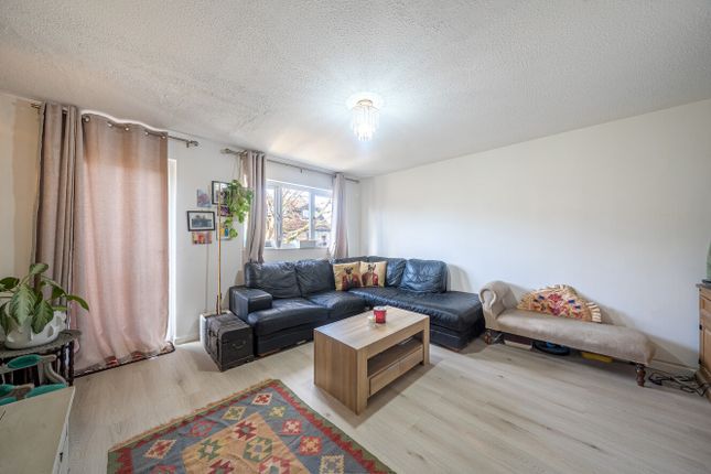 30, Sutherland Drive, London photo 2