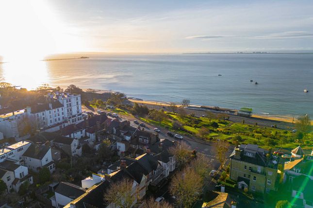 25, Westcliff Parade, Westcliff-on-sea photo 4