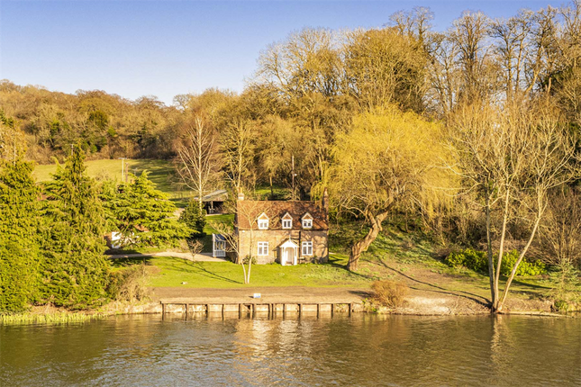 Thumbnail Property to rent in Hartslock Farmhouse, Whitchurch -On- Thames