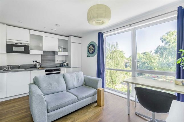 Flat 13, Turner House, 22, Mcmillan Street, London photo 4