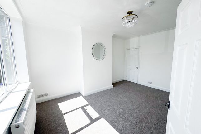 33, Lombardy Grove, Stoke-on-Trent photo 3