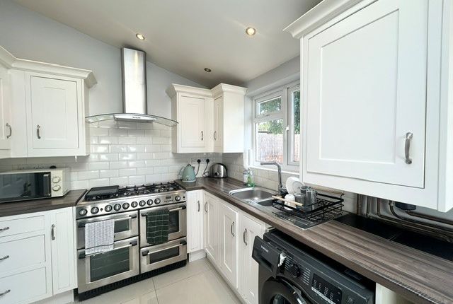 3-bed house on 62, Romford, £2,300/mo