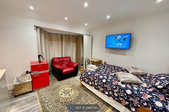 Whitton Avenue  West, London photo 3