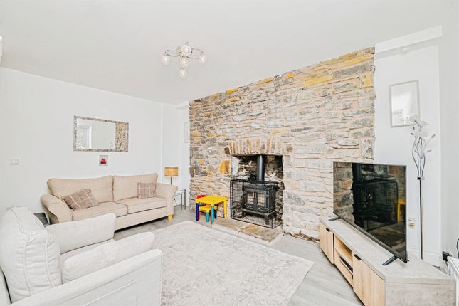 11, Court Colman Street, Bridgend photo 2
