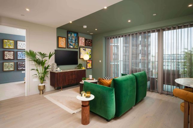 1-bed flat on Royal Arsenal Riverside, Lantern Wharf at West Quay, London, £484,500