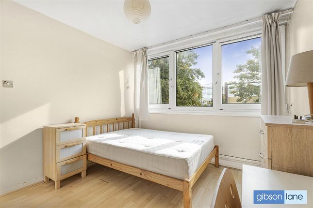 19, Hersham Close, Roehampton photo 4