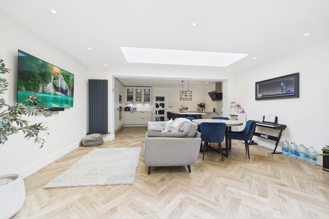 21 Woodland View, High Wycombe photo 3