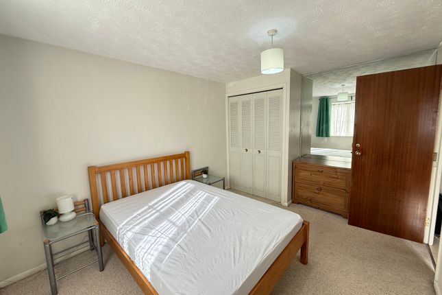 Elmore Close, Wembley photo 2