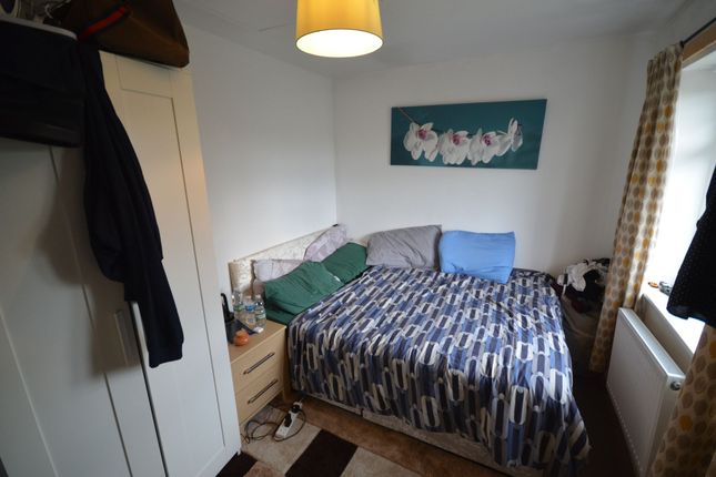 33 Devoke Road, Manchester photo 3
