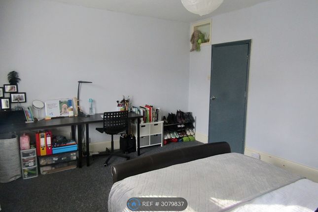 Reading photo 3