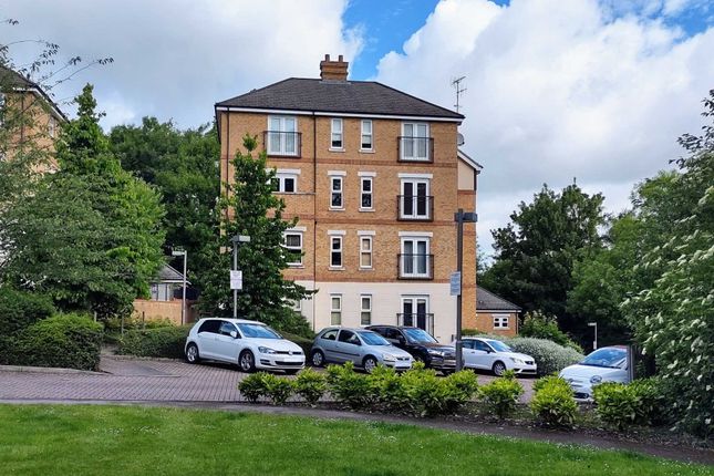 Thumbnail Flat for sale in Adrian Close, Boxmoor