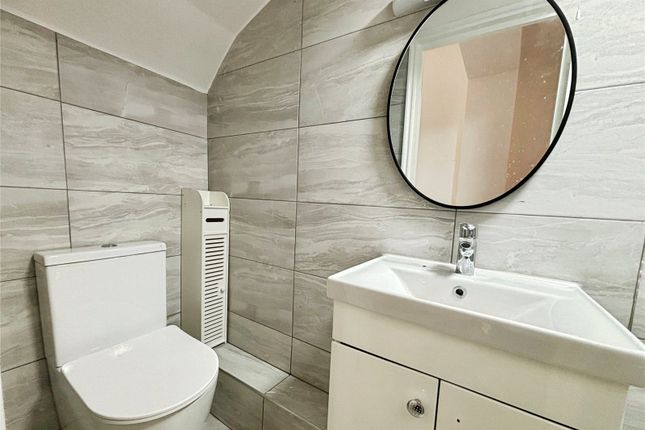 Flat A, 242, Portobello Road, London photo 4