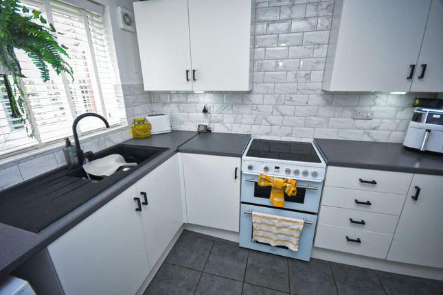21, Welbeck Close, Eastbourne photo 4
