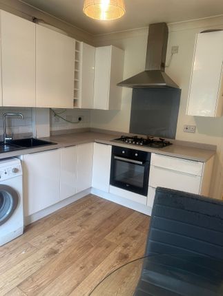 Flat to rent in Stanley Road, Ilford