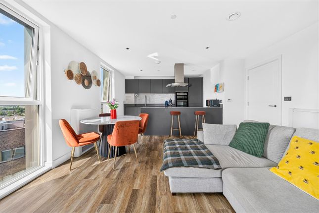 Flat 61, Riders Towers, 39, Track Street, London photo 3