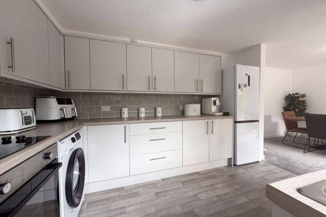 48 High Street, Haydon Wick, Wiltshire photo 4
