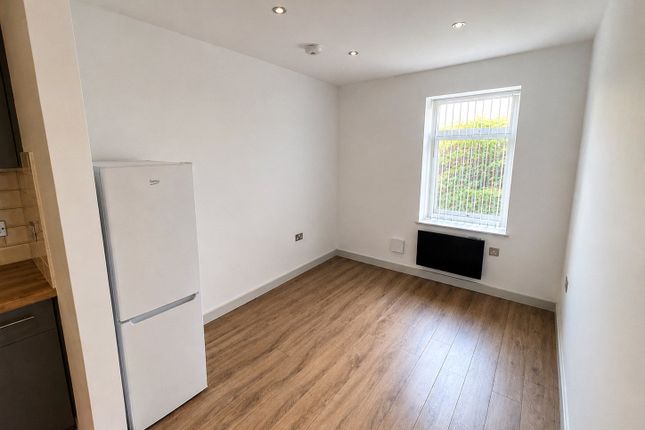 Flat 2, 12, Lower Mill Street, Worcestershire photo 3