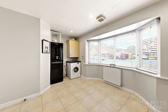 41, Plumpton Park, Barnsley photo 4