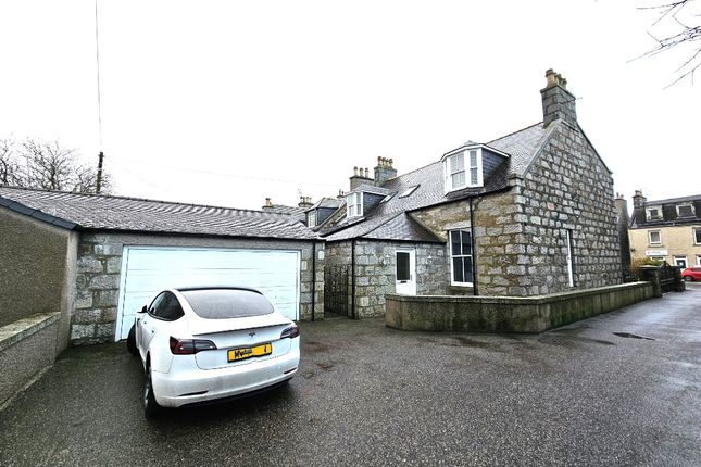 Detached house to rent in High Street, Inverurie, Aberdeenshire