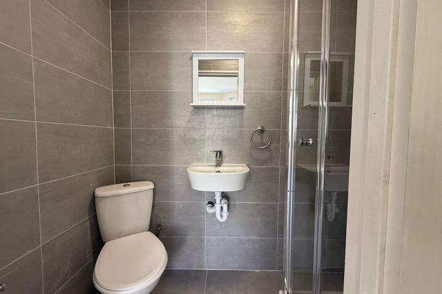Room 1, 30 Hindes Road, Harrow photo 5