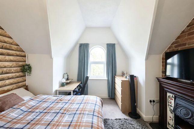 1 Carr View Avenue, Doncaster photo 2